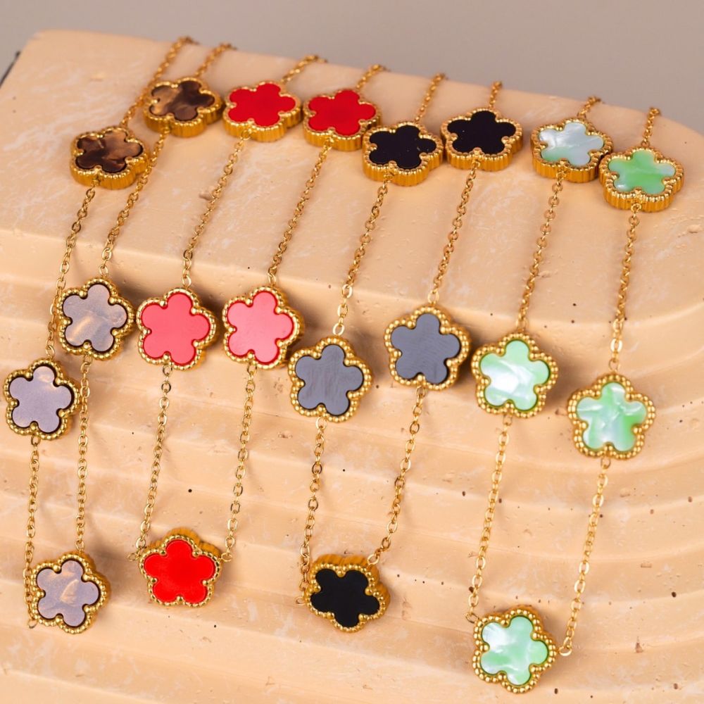 Náhrdelník s květy v červené barvě Stainless Steel - zlatý